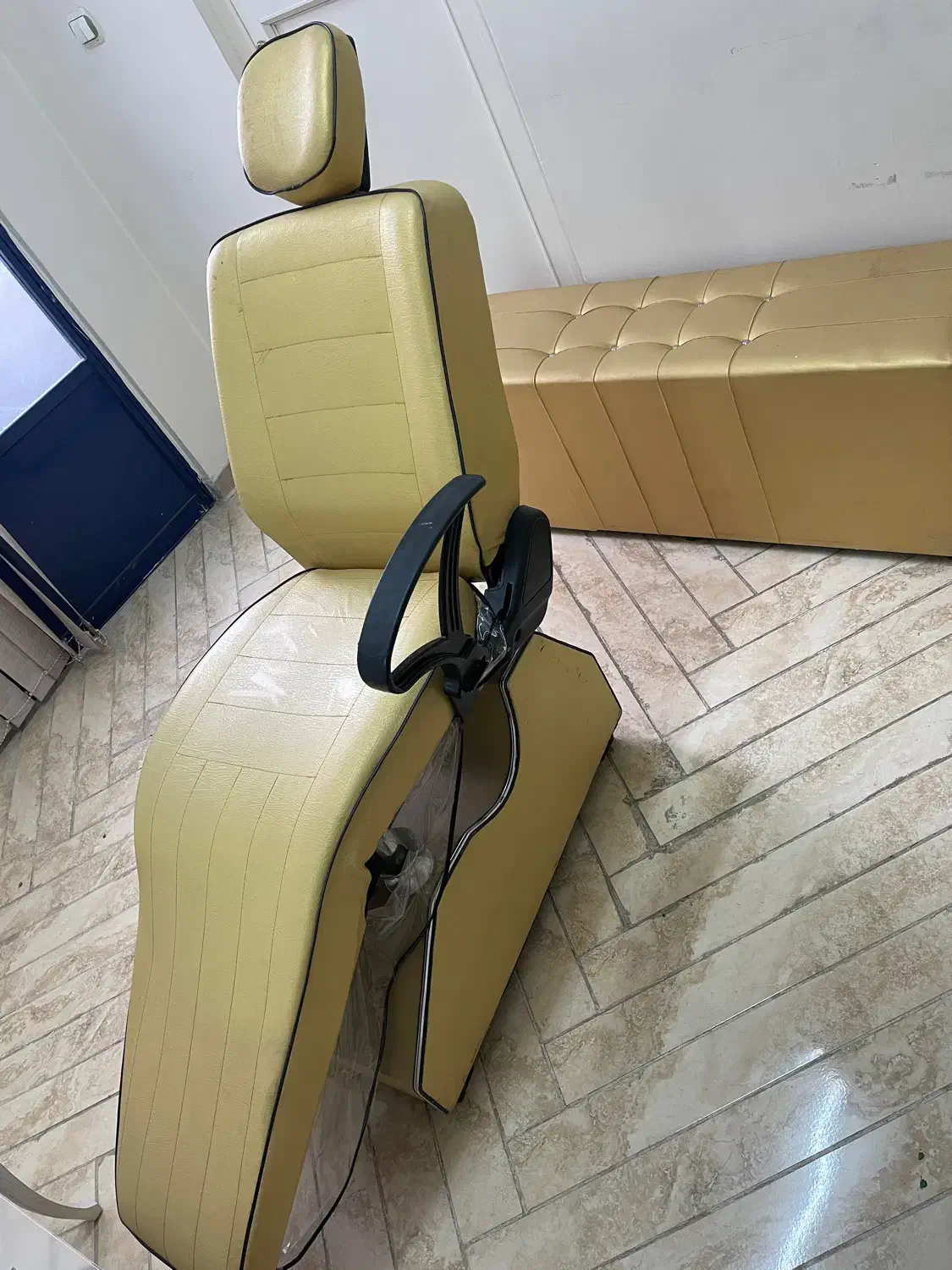 لوازم سالن زیبایی|آرایشگاه و سالن‌های زیبایی|رشت, معلم|دیوار