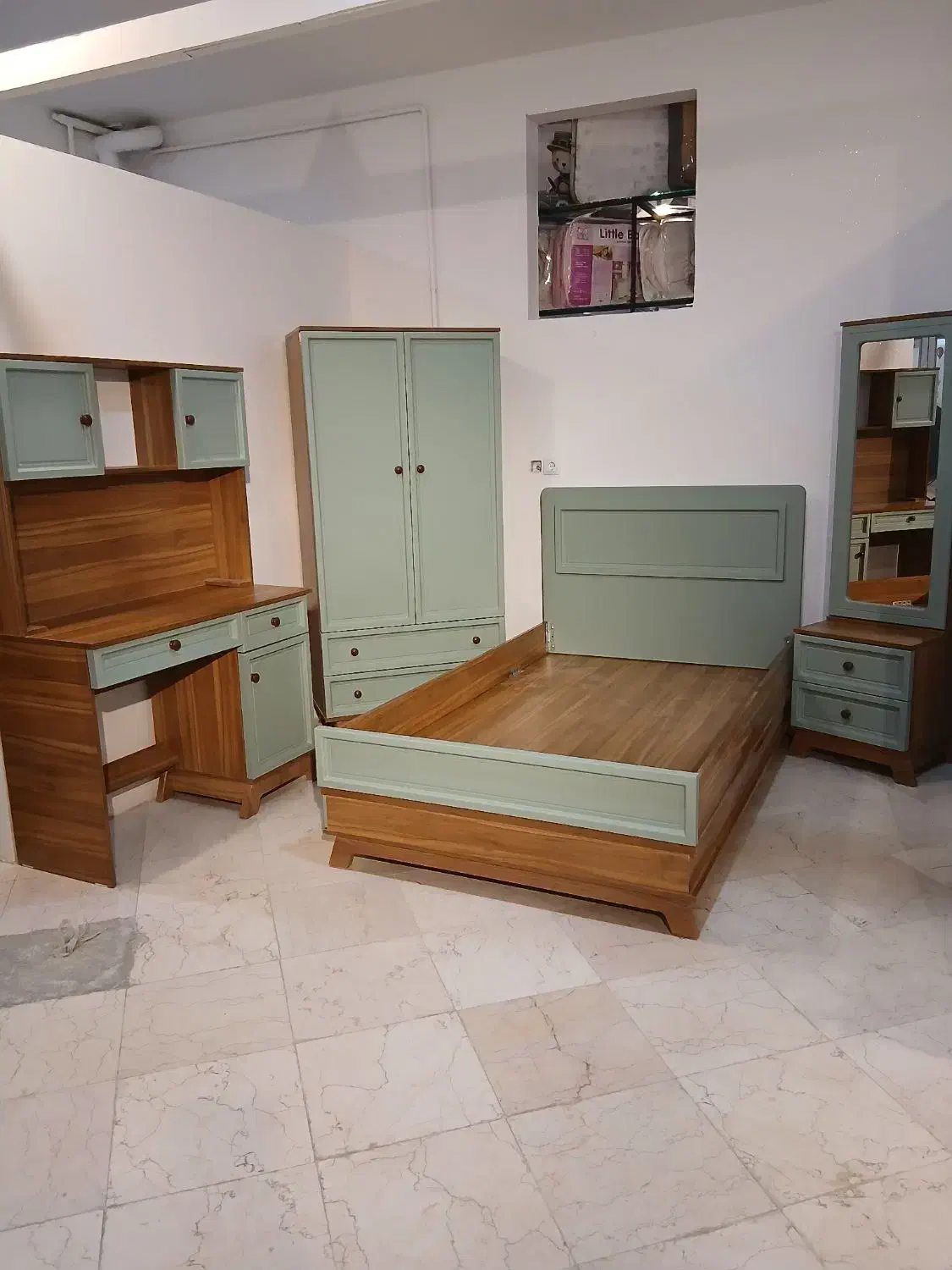 تخت و کمد و سیسمونی|تخت و سرویس خواب|کرمانشاه, |دیوار