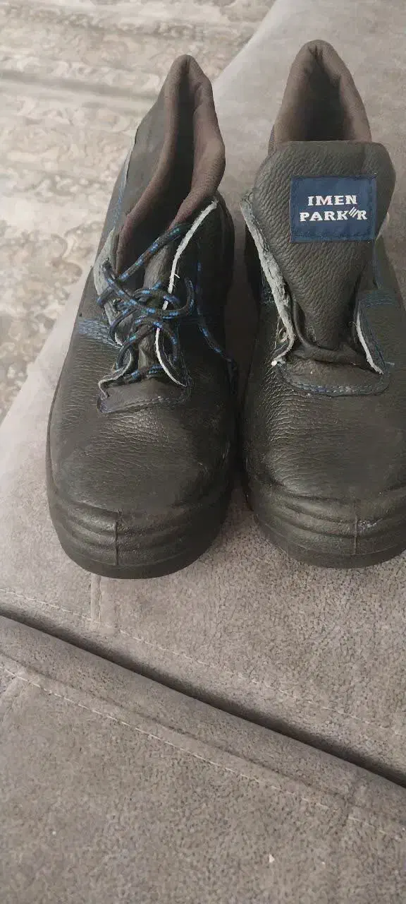 کفش ایمنی|کیف، کفش، کمربند|قم, شهرک امام حسن|دیوار