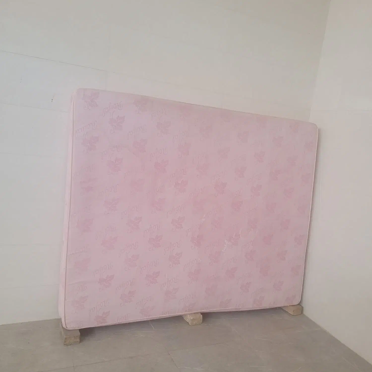 تشک و یه جفت بشتی|تشک تختخواب|خرم‌آباد, |دیوار