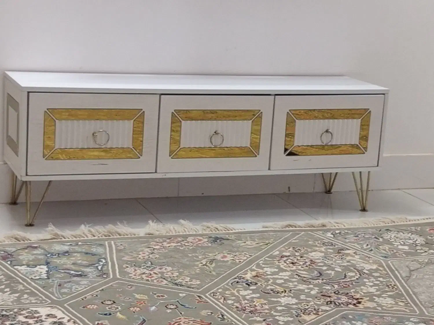 میز تلویزیون در حد نو|میز تلویزیون|تربت جام, میرقوام الدین|دیوار