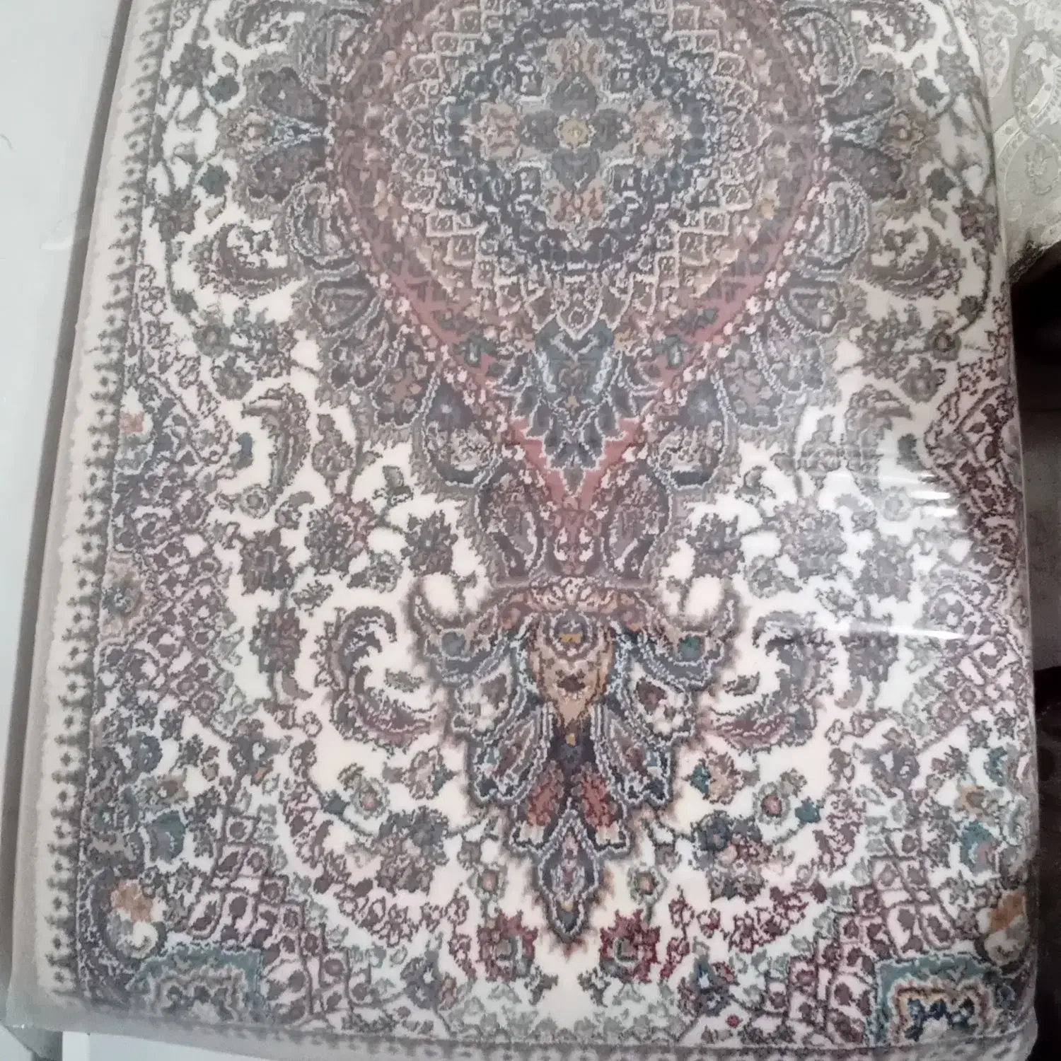 پشتی|پشتی|گلستان (تهران), |دیوار