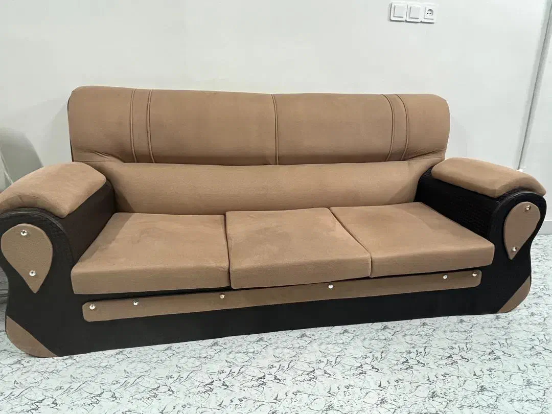 کاناپه (مبل) ۳ نفره سالم|مبلمان خانگی و میز عسلی|اصفهان, جلفا|دیوار