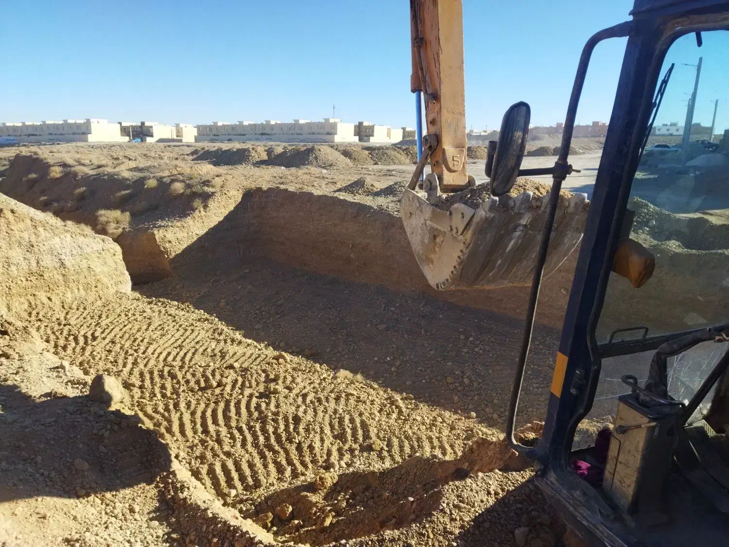 بیل مکانیکی|ماشین‌آلات صنعتی|اقلید, |دیوار