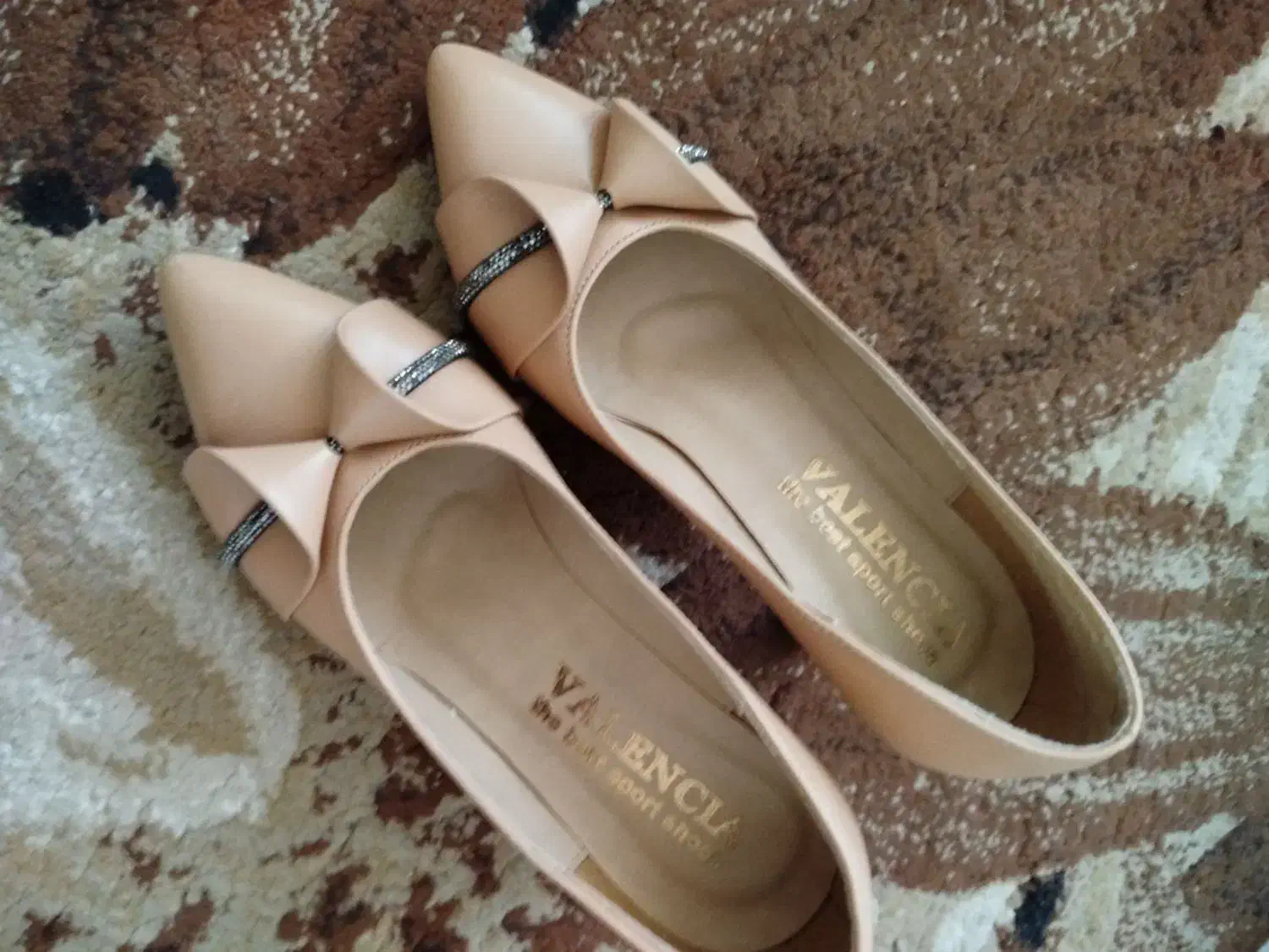 کیف و کفش|کیف، کفش، کمربند|برخوار, |دیوار