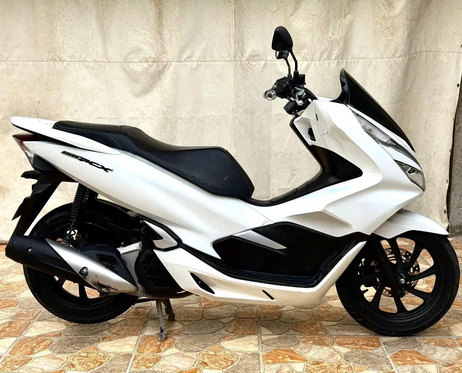 Pcx|موتورسیکلت|چغادک, |دیوار