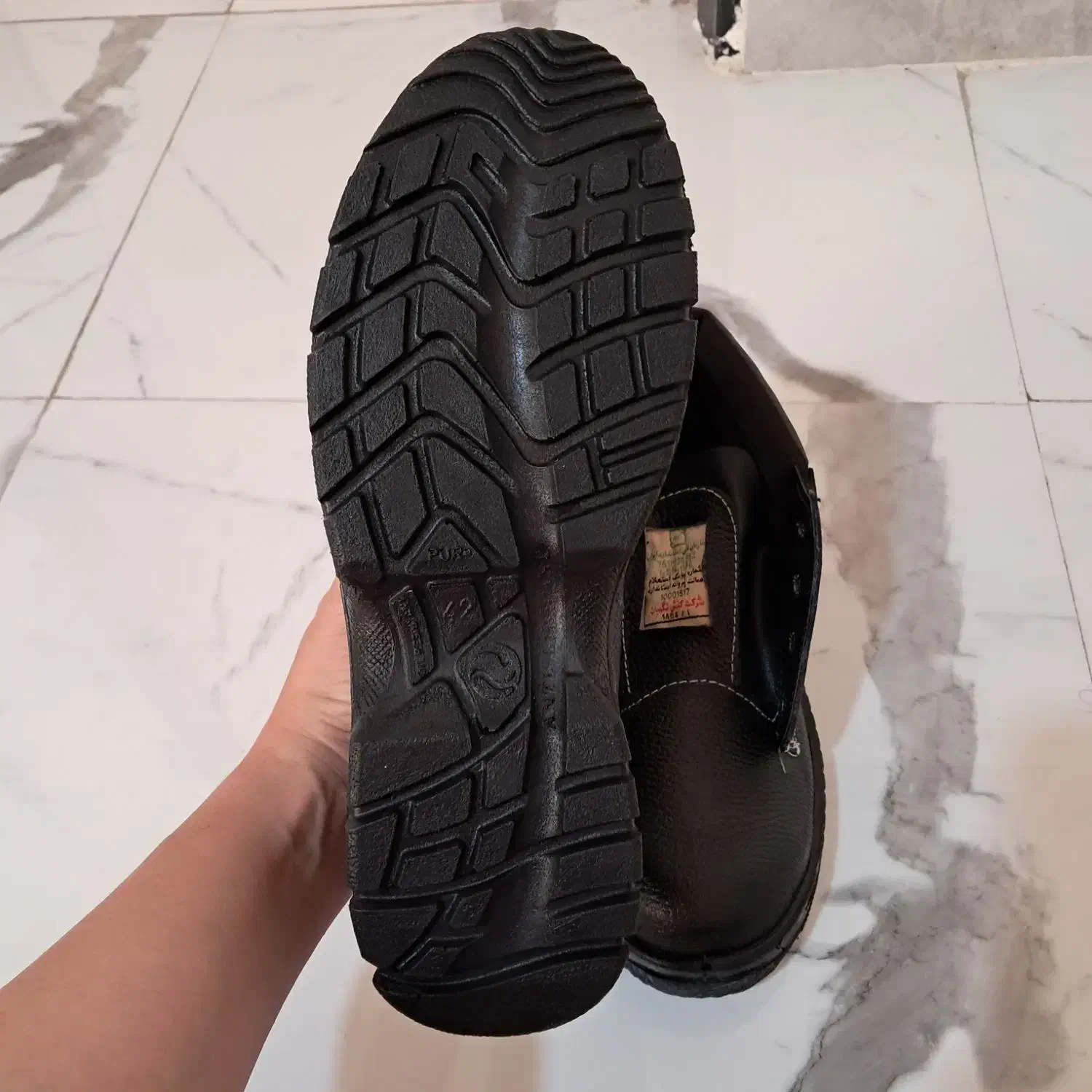 کفش کار|کیف، کفش، کمربند|رشت, معلولین|دیوار