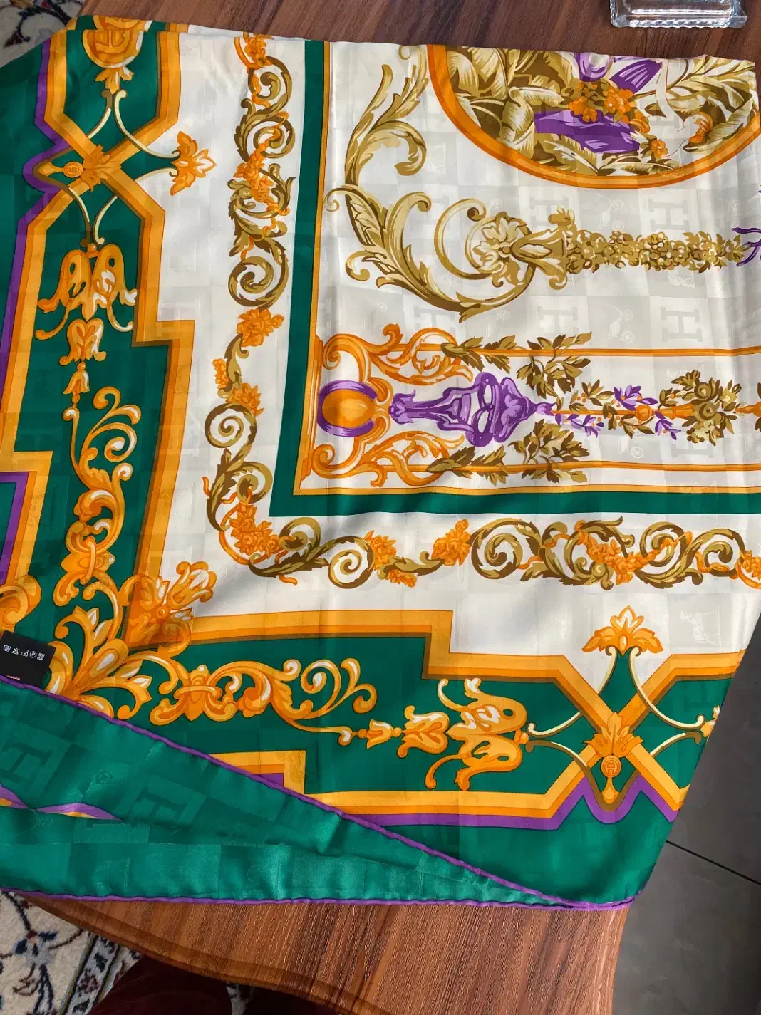 روسری ابریشم ۱۴۰ قواره دور دست دوز هرمس هک شدهه|لباس|آفتاب, |دیوار