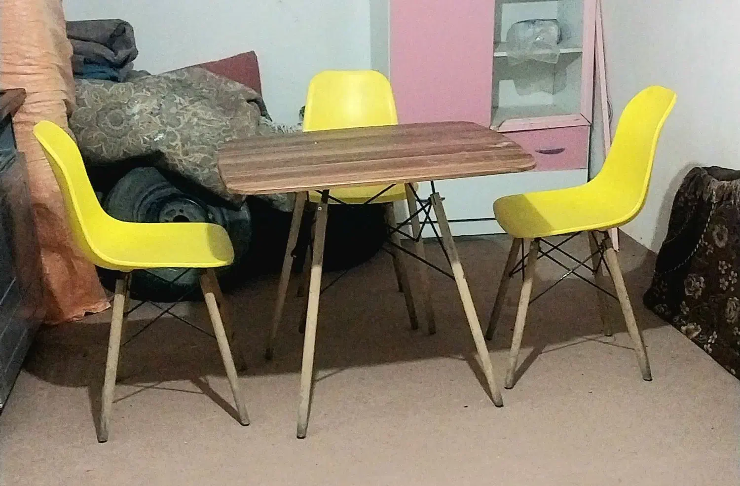 میز رستوران و کافی شاپ و بستنی و سه عدد چهارپایه|میز و صندلی غذاخوری|اردبیل, |دیوار