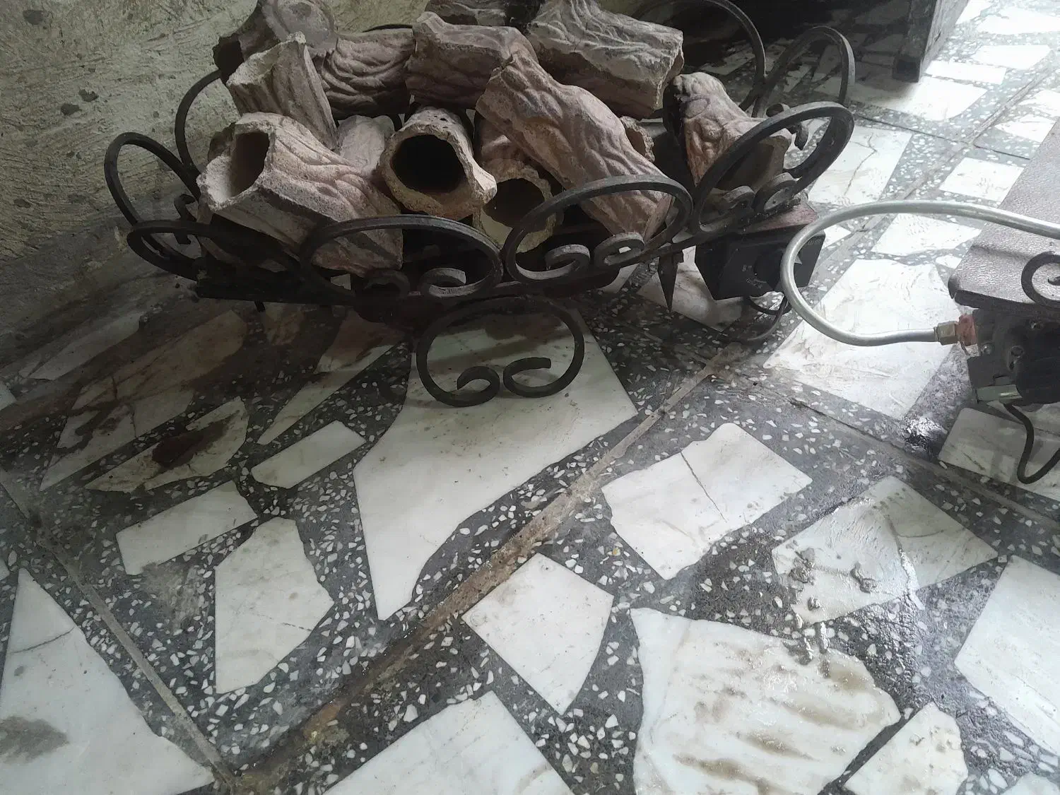 دو عدد شومینه نونو سالم سالم یکی با چوب نسوز یکی|بخاری، هیتر، شومینه|آمل, |دیوار