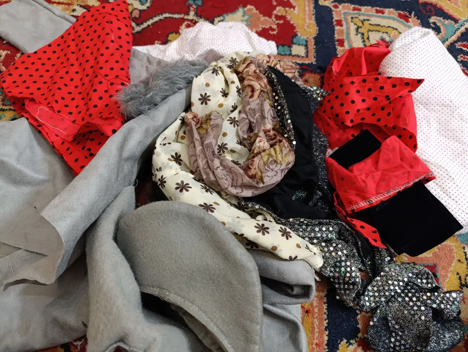 پارچه های تیکه ای از همه نوع جنس|لوازم خیاطی و بافتنی|تبریز, |دیوار