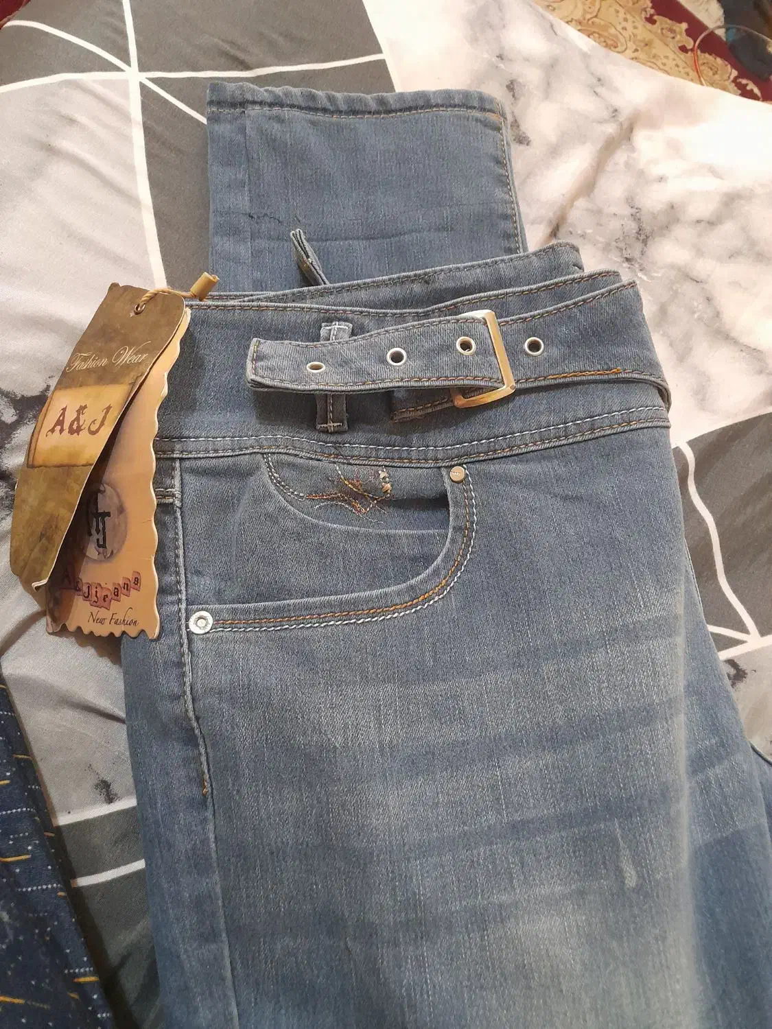 شلوارلی|لباس|شیراز, مسلم|دیوار