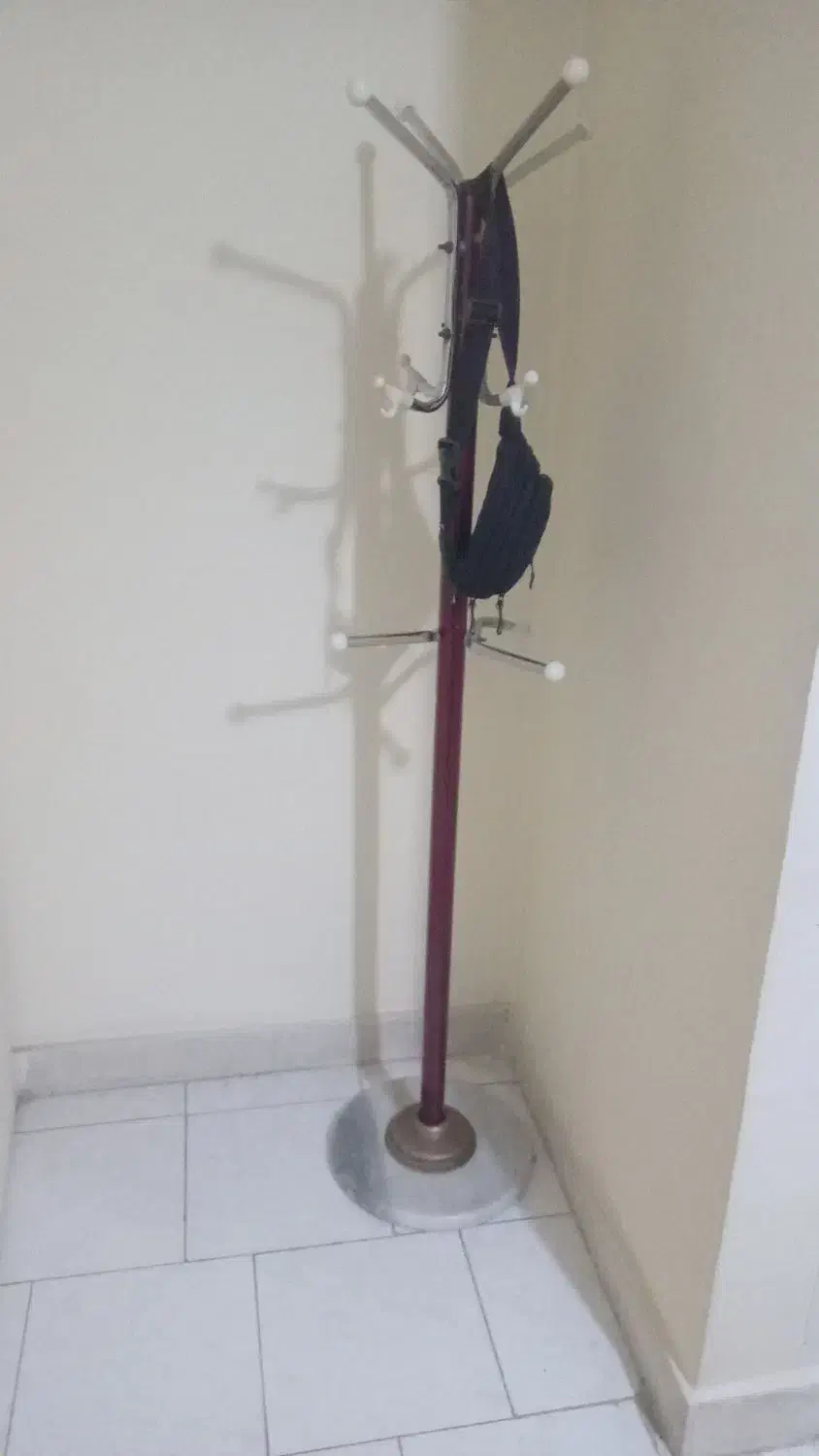 جا لباسی وشلواری پایه دار|بندرخت و رخت‌آویز|فردیس, انبار نفت|دیوار