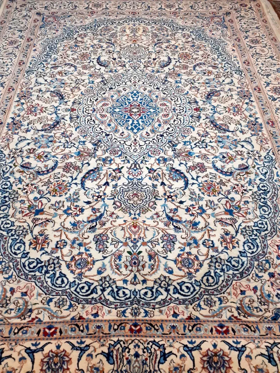 اقساط بی بهره فرش دست بافت گل ابریشم ۱۲ متری نائین|فرش|تهران, گلستان (شهرک راه آهن)|دیوار