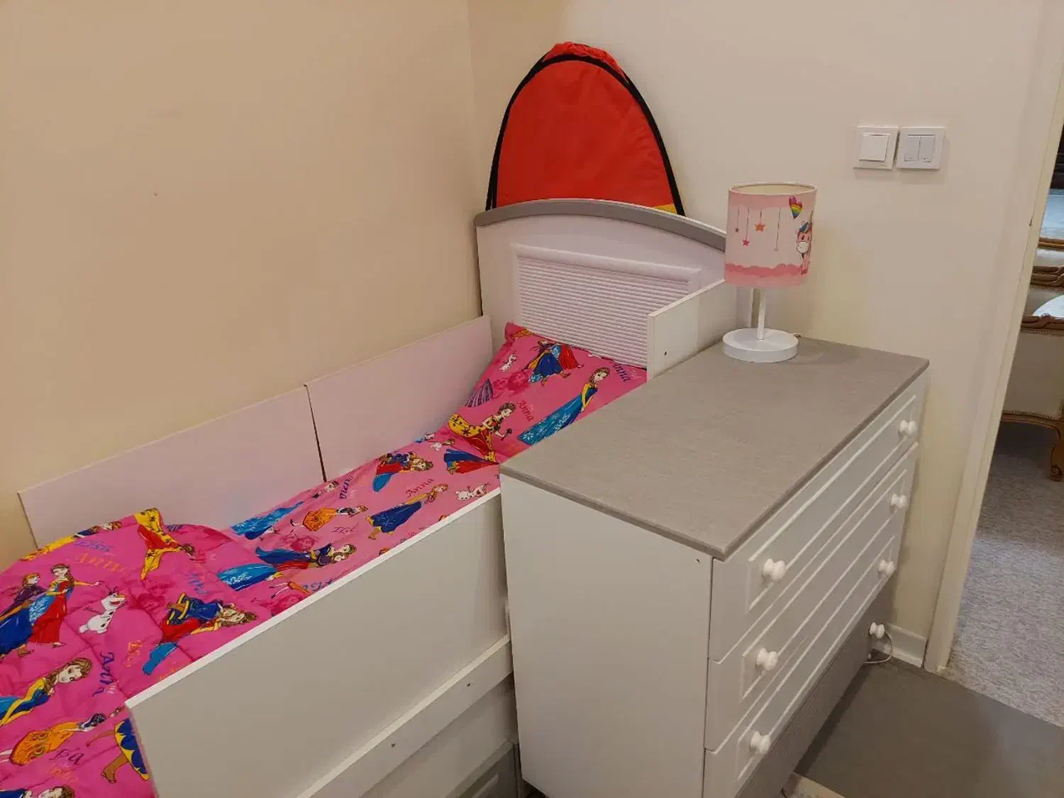 سرویس تخت و کمد کودک و نوجوان سفید و طوسی|تخت و سرویس خواب|اسلامشهر, شهرک واوان|دیوار