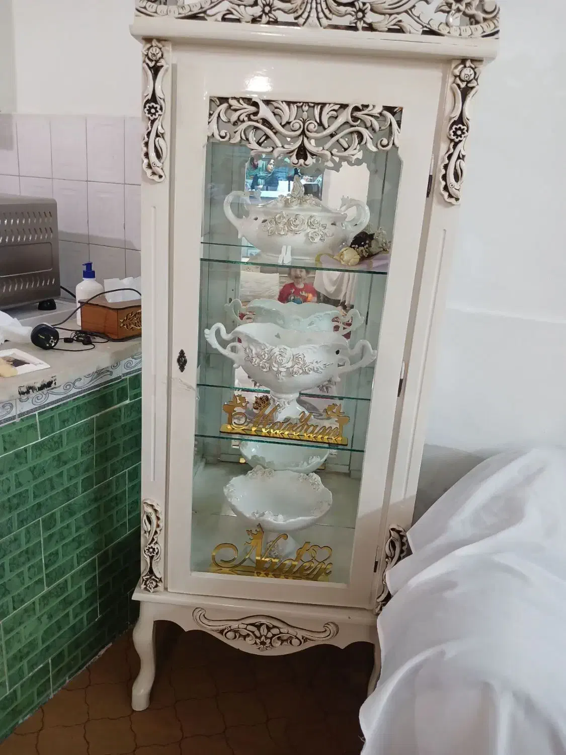 بوفه .میز تلوزیون در حد نو|بوفه، ویترین، کنسول|قم, قلعه کامکار|دیوار