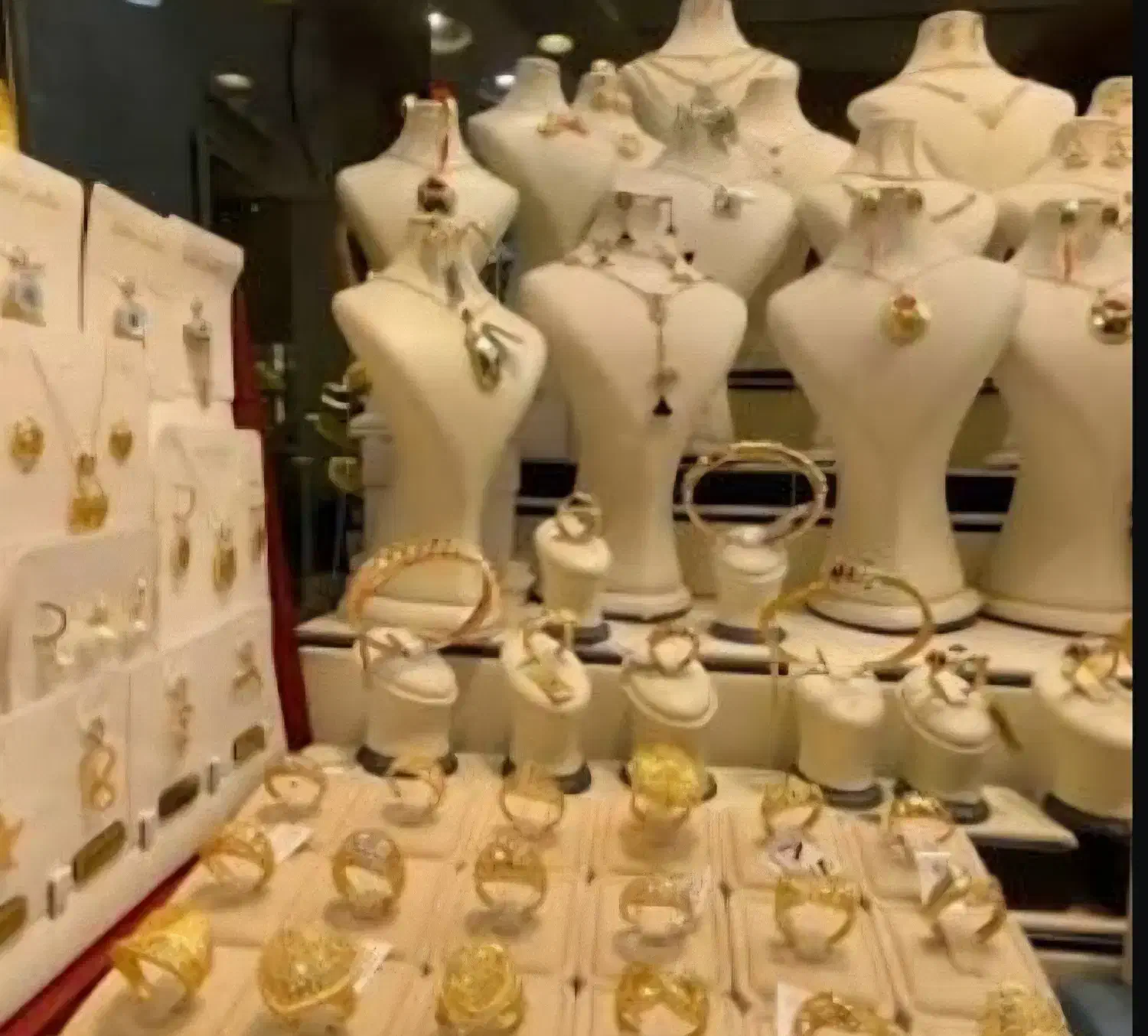 اجاره غرفه بازار طلا فروشی پانیذ|اجارهٔ مغازه و غرفه|کیش, |دیوار