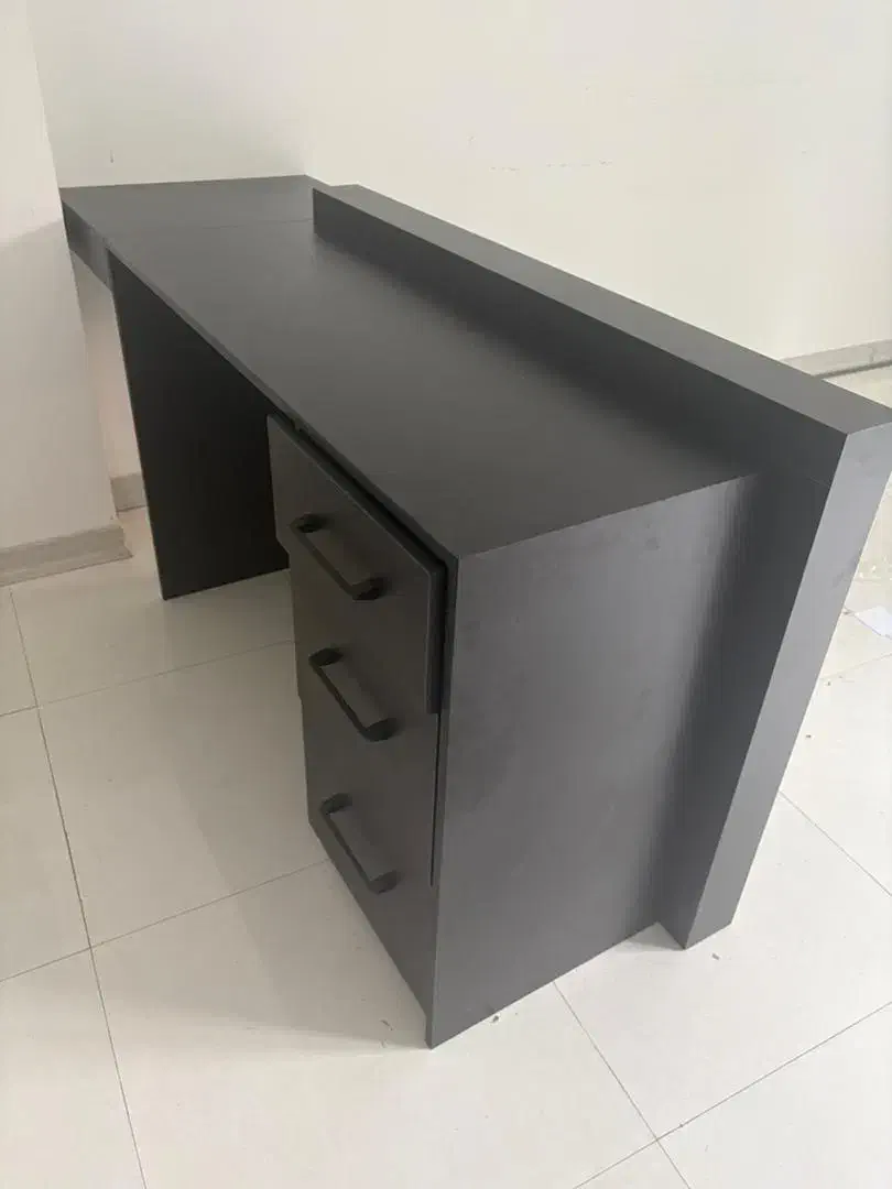 ۹عدد میز اداری سالم با کشو و باکس|دفتر کار|ساری, |دیوار