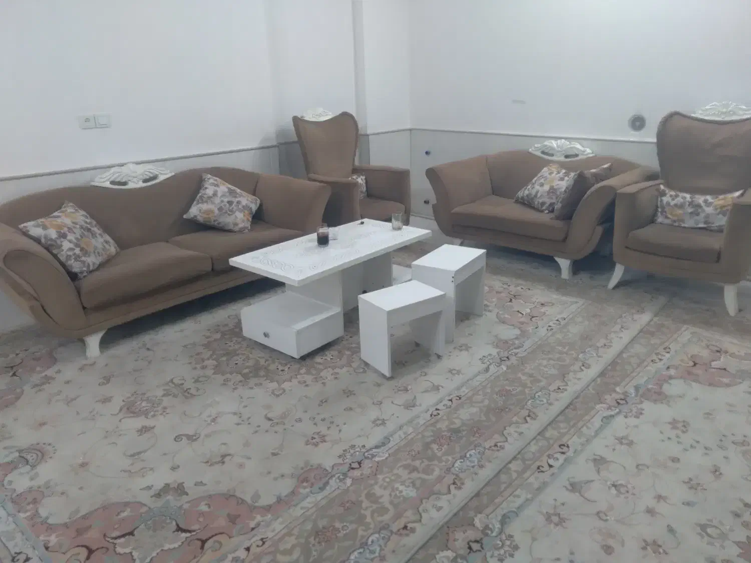 مبل راحتی|مبلمان خانگی و میز عسلی|کاشان, شهید زجاجی|دیوار
