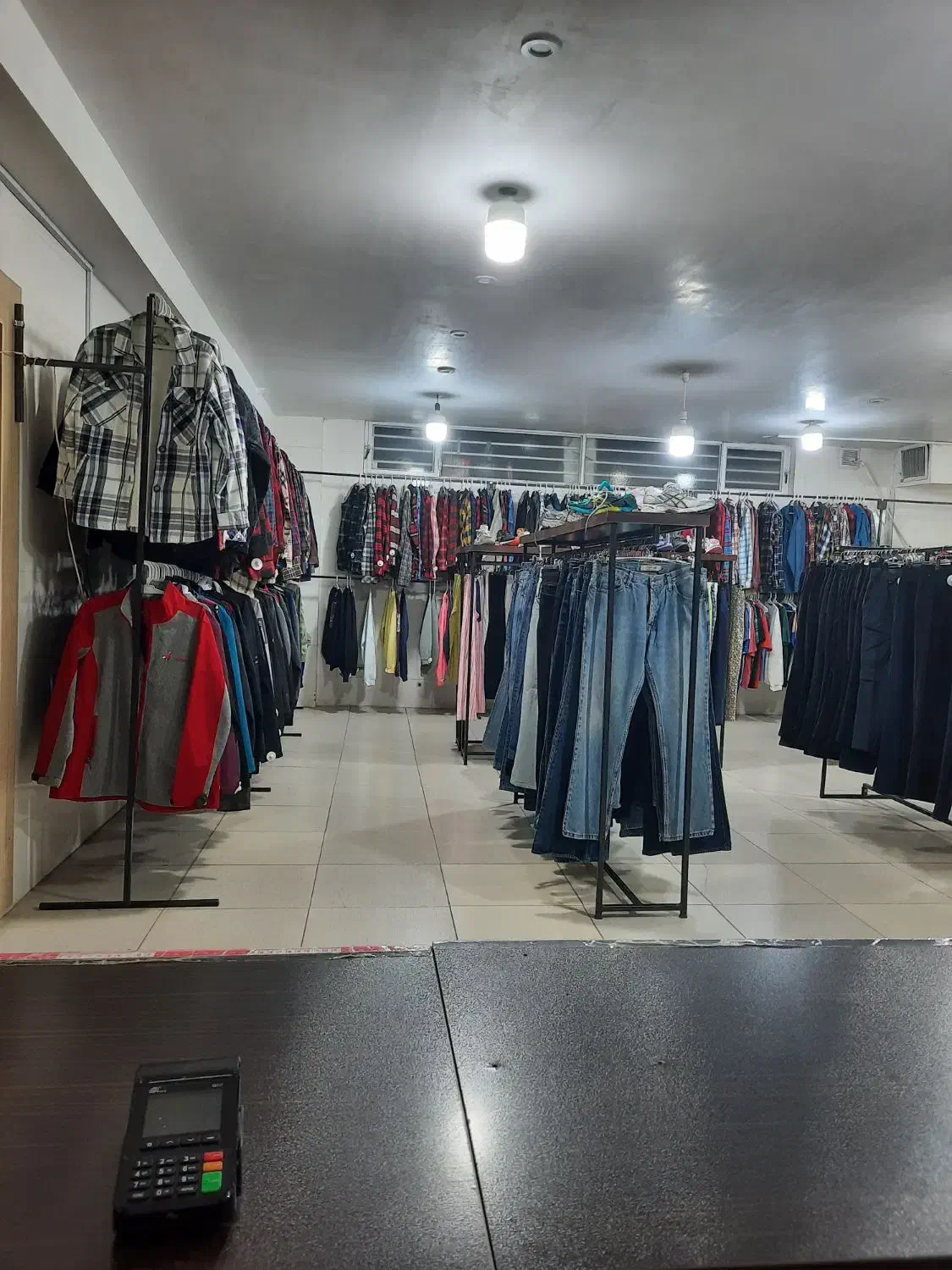 نیروی خانم و آقا در فروشگاه لباس|استخدام خدمات فروشگاه و رستوران|بیرجند, |دیوار