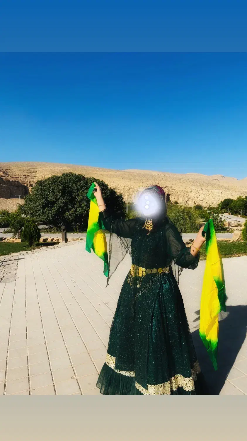 لباس محلی|لباس|شیراز, قلعه نو|دیوار