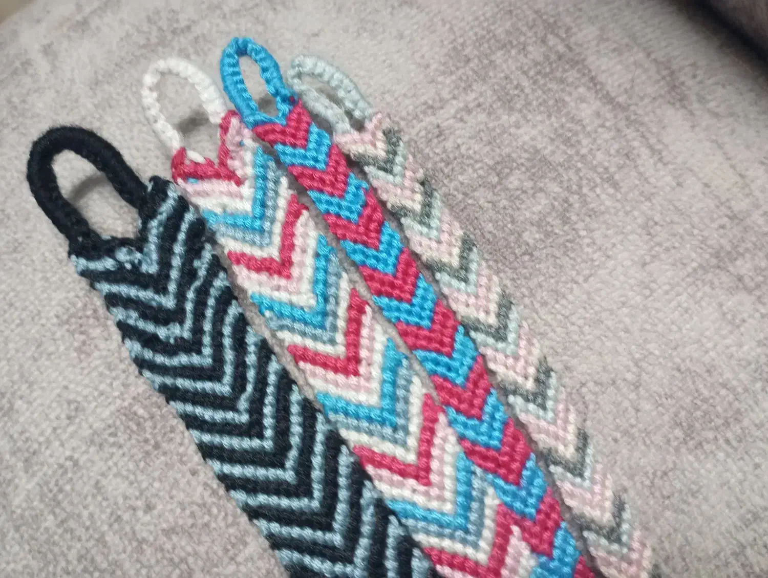 سلام دستبند بافتنی زیبا قابل سفارش در هر رنگ|صنایع دستی و سایر لوازم تزئینی|بیرجند, |دیوار