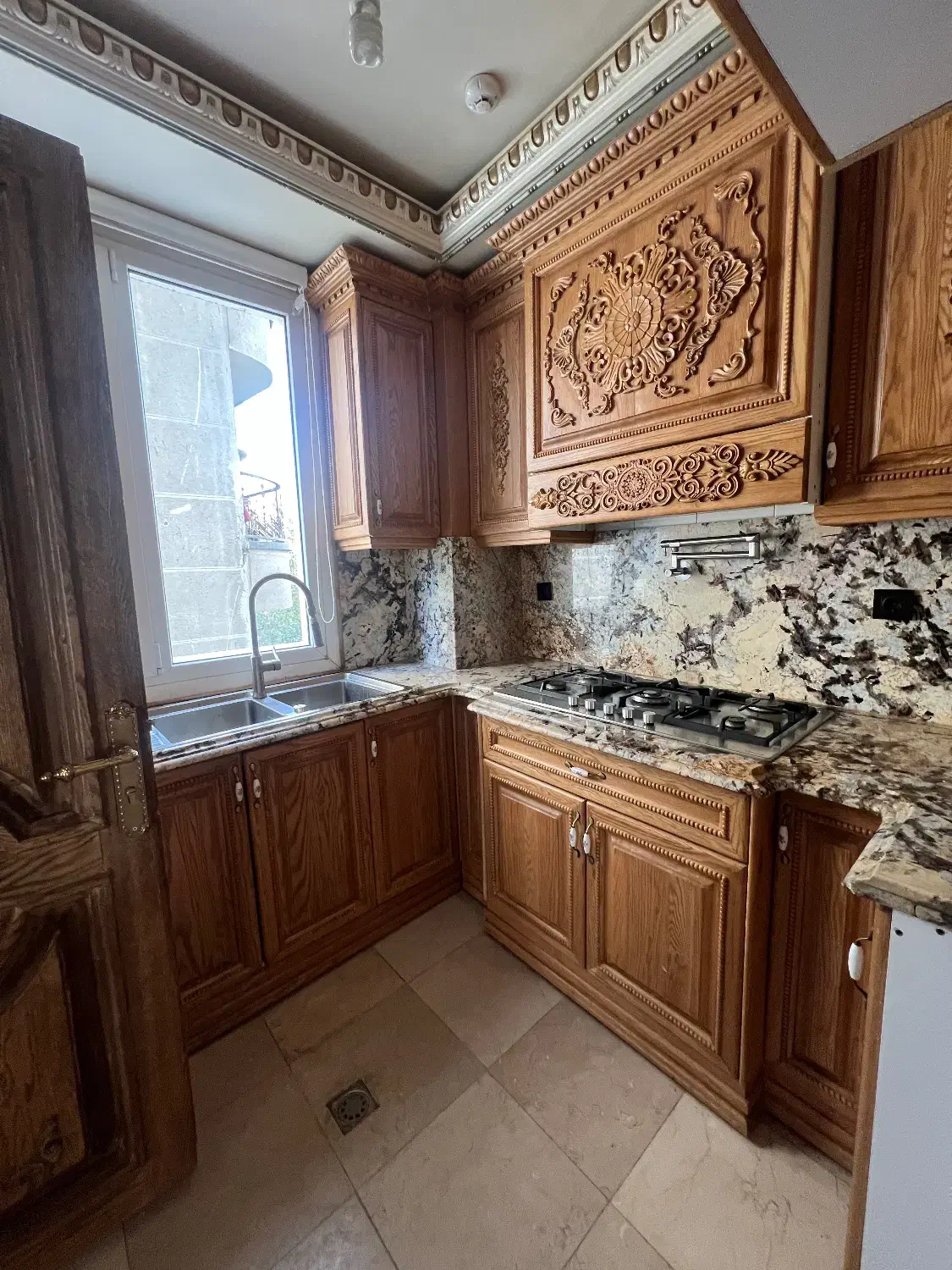 اپارتمان۳۳۰متر۴خواب نیاوران۱۵۰متر حیاط اختصاصی