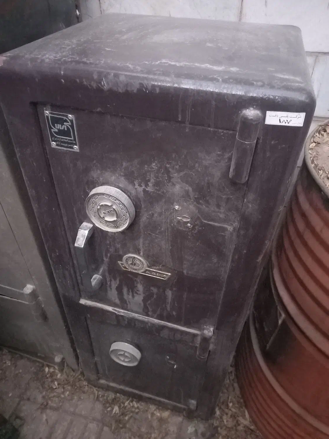 ۳ تا گاو صندوق  و ۲ تا کپسول آتش نشانی|ابزارآلات|شهرکرد, |دیوار