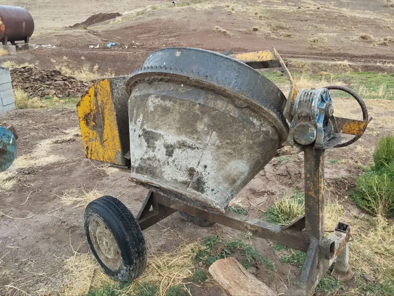 یک بتن نیر یک بلوک زن|مصالح و تجهیزات ساختمان|خواجه, |دیوار