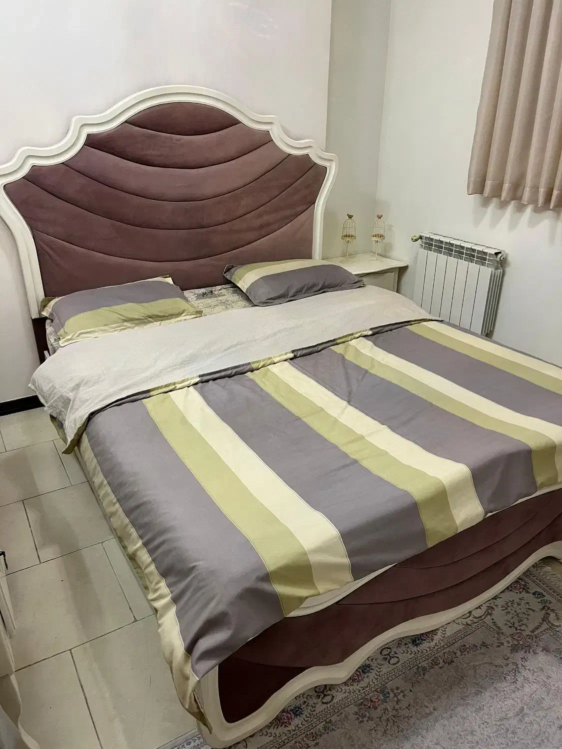 سرویس خواب|تخت و سرویس خواب|ری, علایین|دیوار