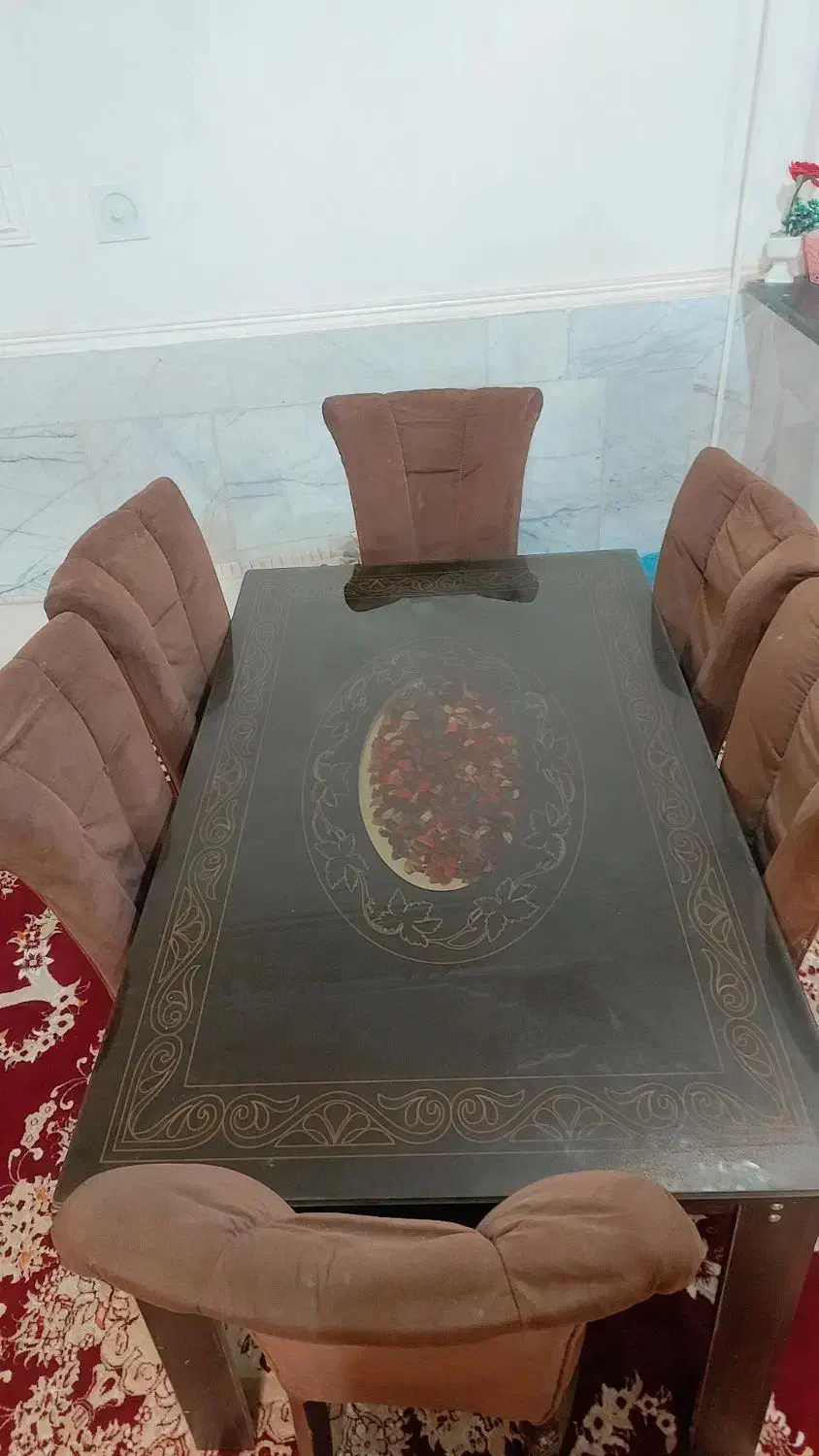 میز نهار خوری ۶ نفره با پارچه مخمل قیمت دو میلیون|میز و صندلی غذاخوری|زابل, |دیوار