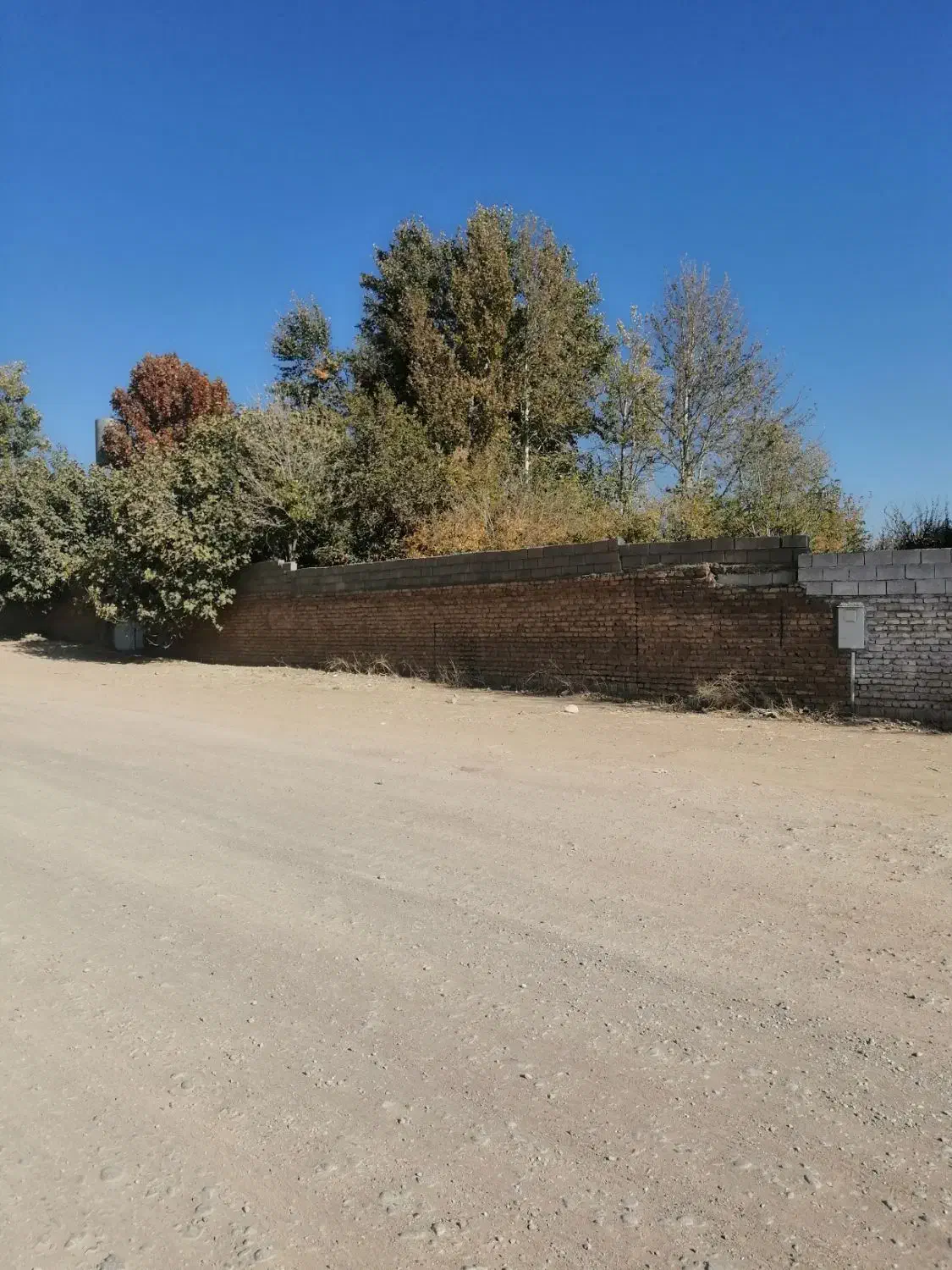 اجاره زمین محصور با سهمیه آب و برق|اجارهٔ دفتر صنعتی، کشاورزی، تجاری|شیراز, انجیره|دیوار