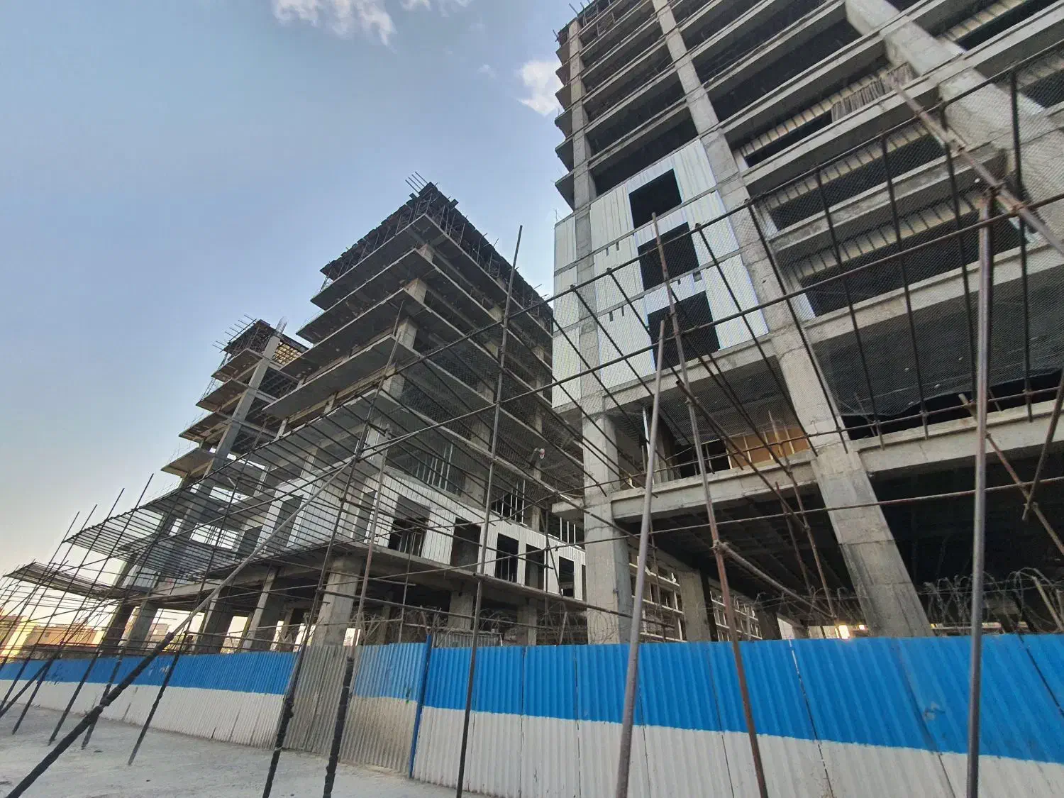 فروش واحد۱۴۰متری بلوکL2طبقه بالا تریتیومVIP|فروش آپارتمان|تهران, هوانیروز|دیوار