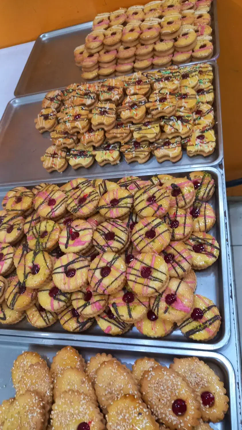 نیرو خانم .کار در کارگاه قنادی|استخدام خدمات فروشگاه و رستوران|سنندج, |دیوار