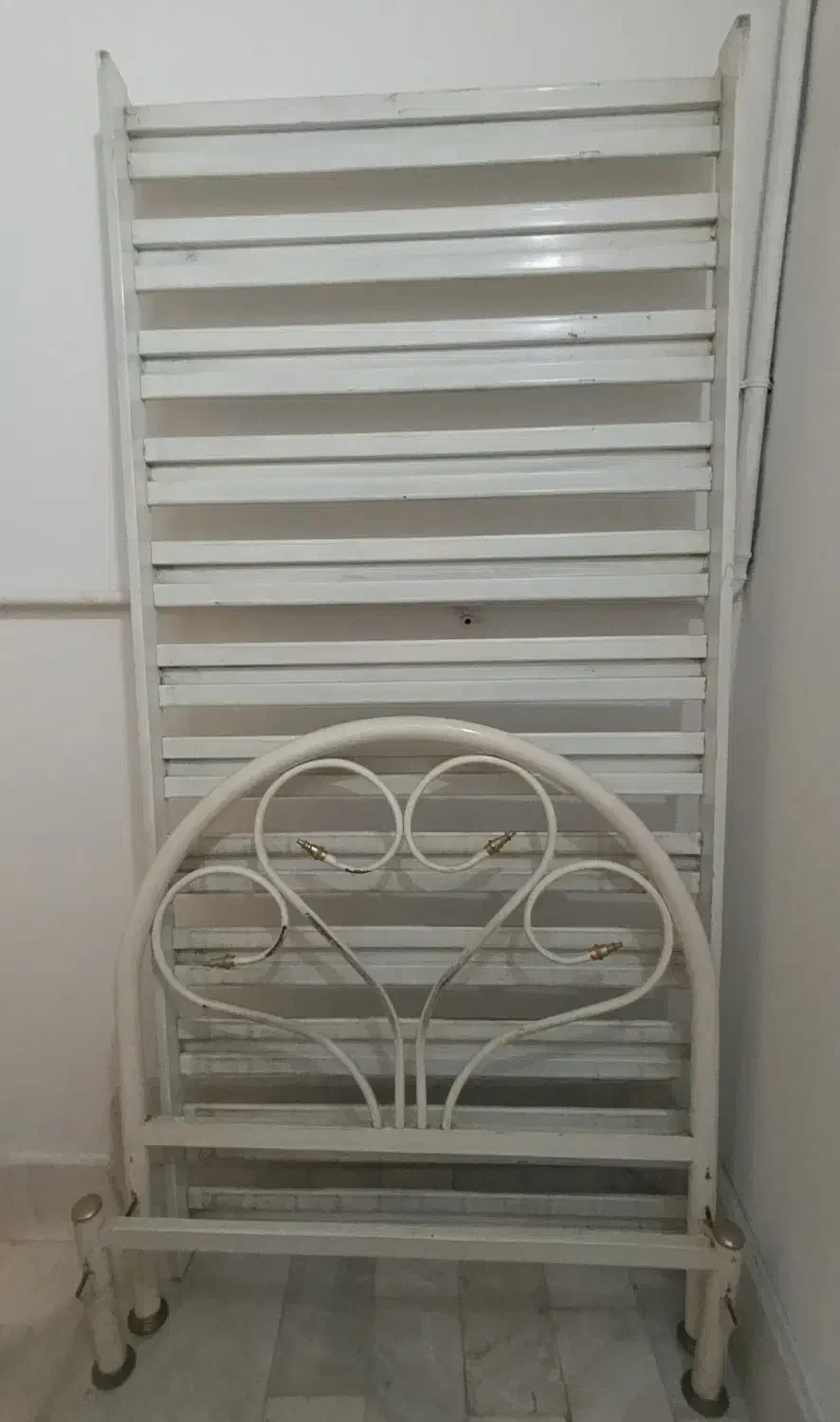 فروش فوری|تخت و سرویس خواب|لاهیجان, شیشه گران|دیوار