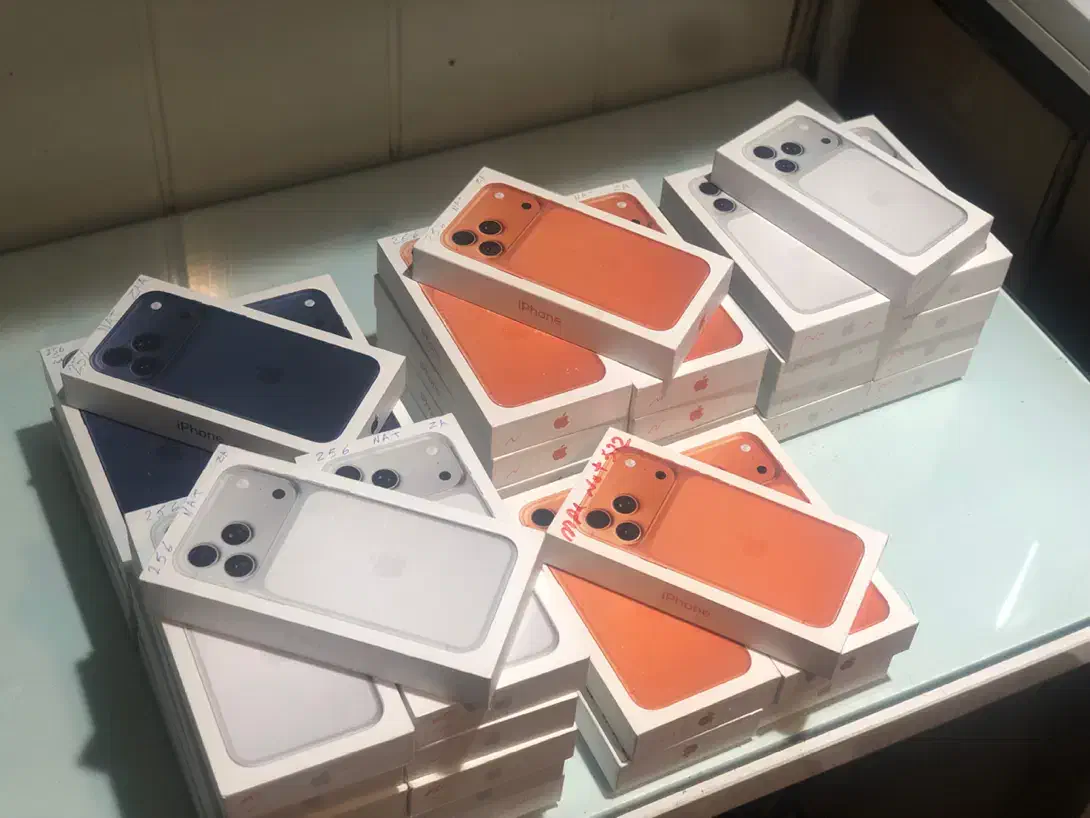 ۱۷ پرومکس ۲۵۶ سیلور|موبایل|بوشهر, |دیوار