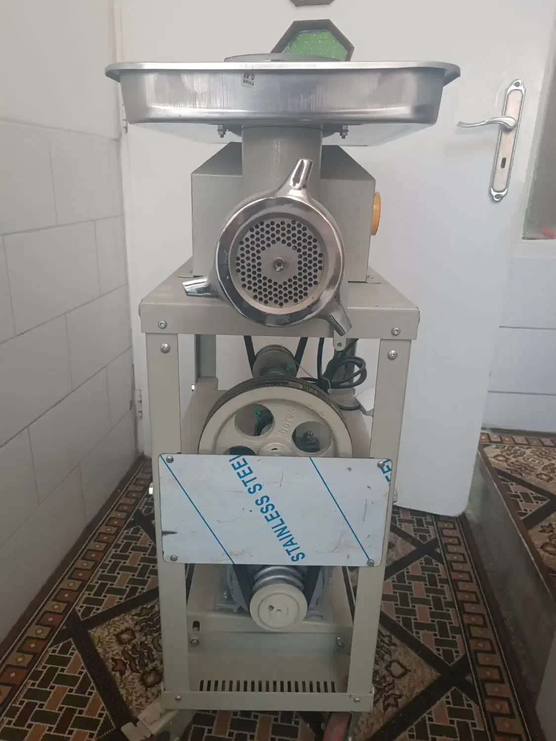 چرخ گوشت32.پوست کن.خمیرکن.گاز 4 شعله کوره ای.گرمکن|کافی‌شاپ و رستوران|یزد, |دیوار
