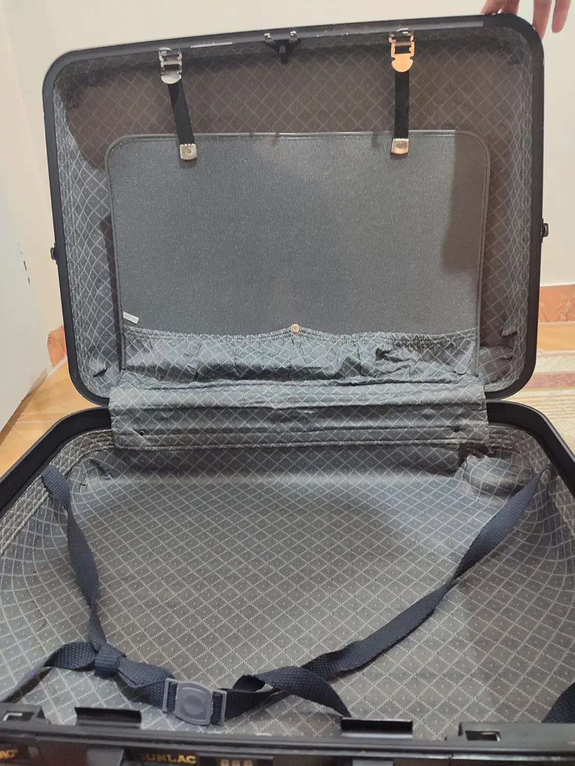 چمدون ژاپنی اصل|کیف، کفش، کمربند|اندیشه, اندیشه فاز ۴|دیوار