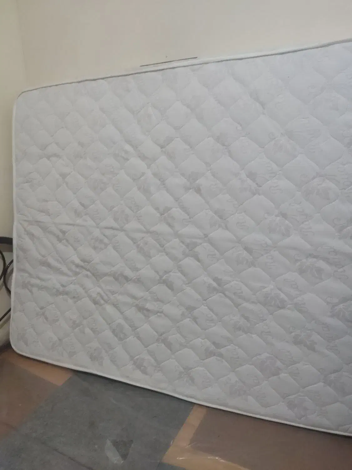 تخت دونفره فلزی|تخت و سرویس خواب|بلداجی, |دیوار