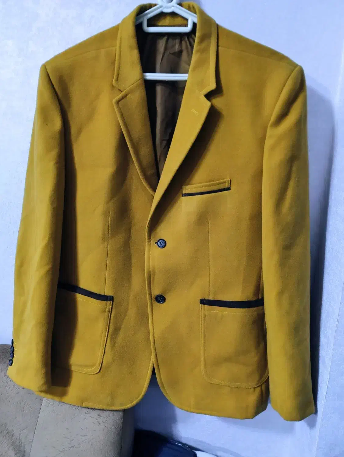 کت تک خوش رنگ|لباس|صدرا-فارس, فاز ۱|دیوار