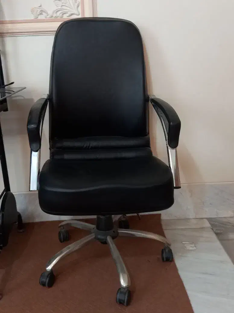 صندلی  چرخشی|صندلی و نیمکت|گلپایگان, |دیوار