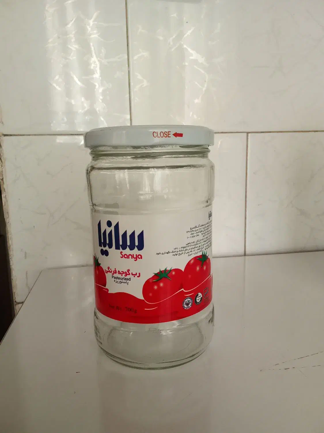 تعدادی شیشه|ظروف نگهدارنده، پلاستیکی، یک‌بارمصرف|تبریز, |دیوار