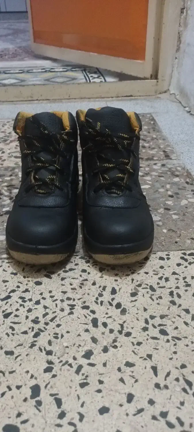 کفش ایمنی|کیف، کفش، کمربند|دزفول, |دیوار