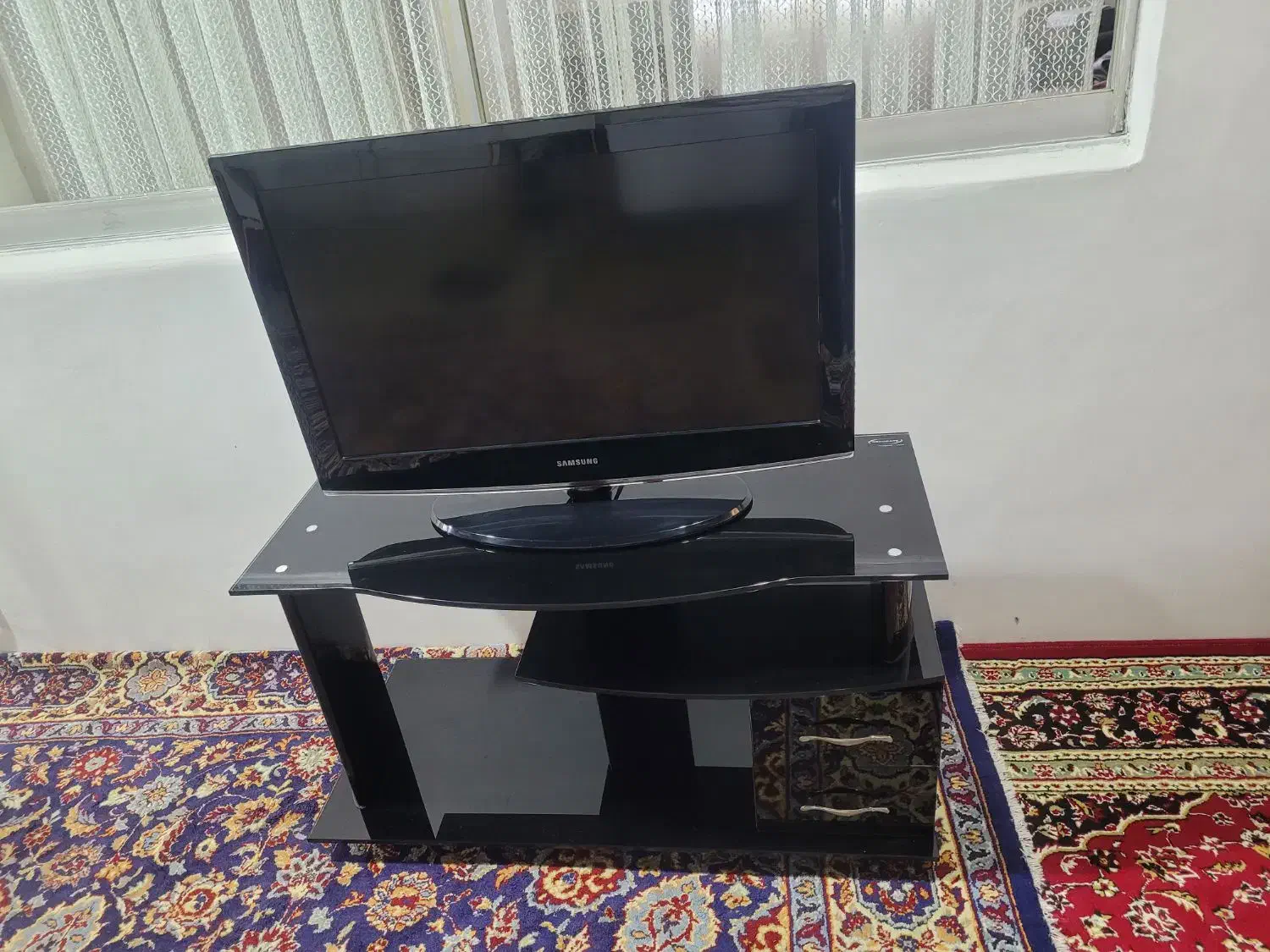 تلویزیون  LCD . ال جی ۳۲ اینچ|تلویزیون و پروژکتور|بندر انزلی, نیمه شعبان|دیوار