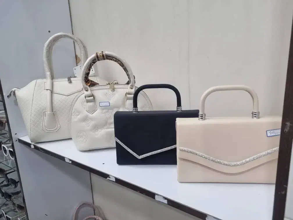 کیف|کیف، کفش، کمربند|شیراز, سیاه سنگ|دیوار