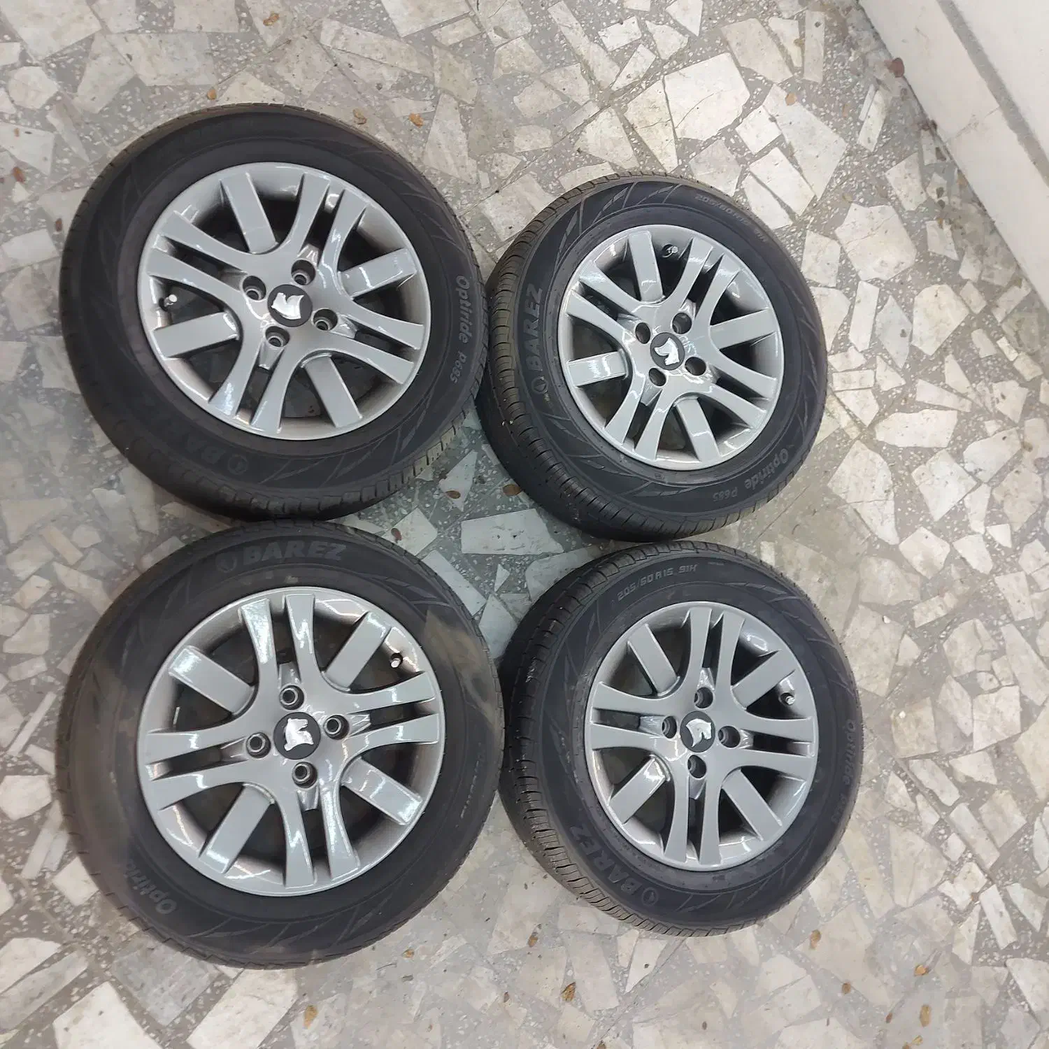 رینگ و لاستیک صلیبی ۱۵ اینچ رنگ دودی|قطعات یدکی و لوازم جانبی|رشت, فلسطین|دیوار