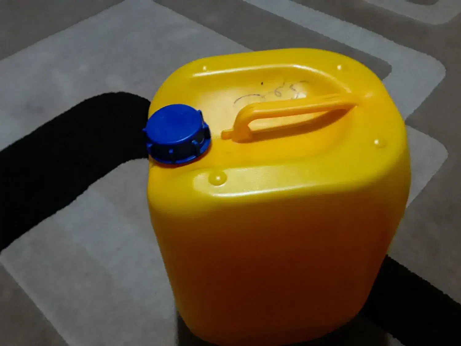 گالن ۲۰ لیتریه صنعتی|ظروف نگهدارنده، پلاستیکی، یک‌بارمصرف|خرم‌آباد, |دیوار