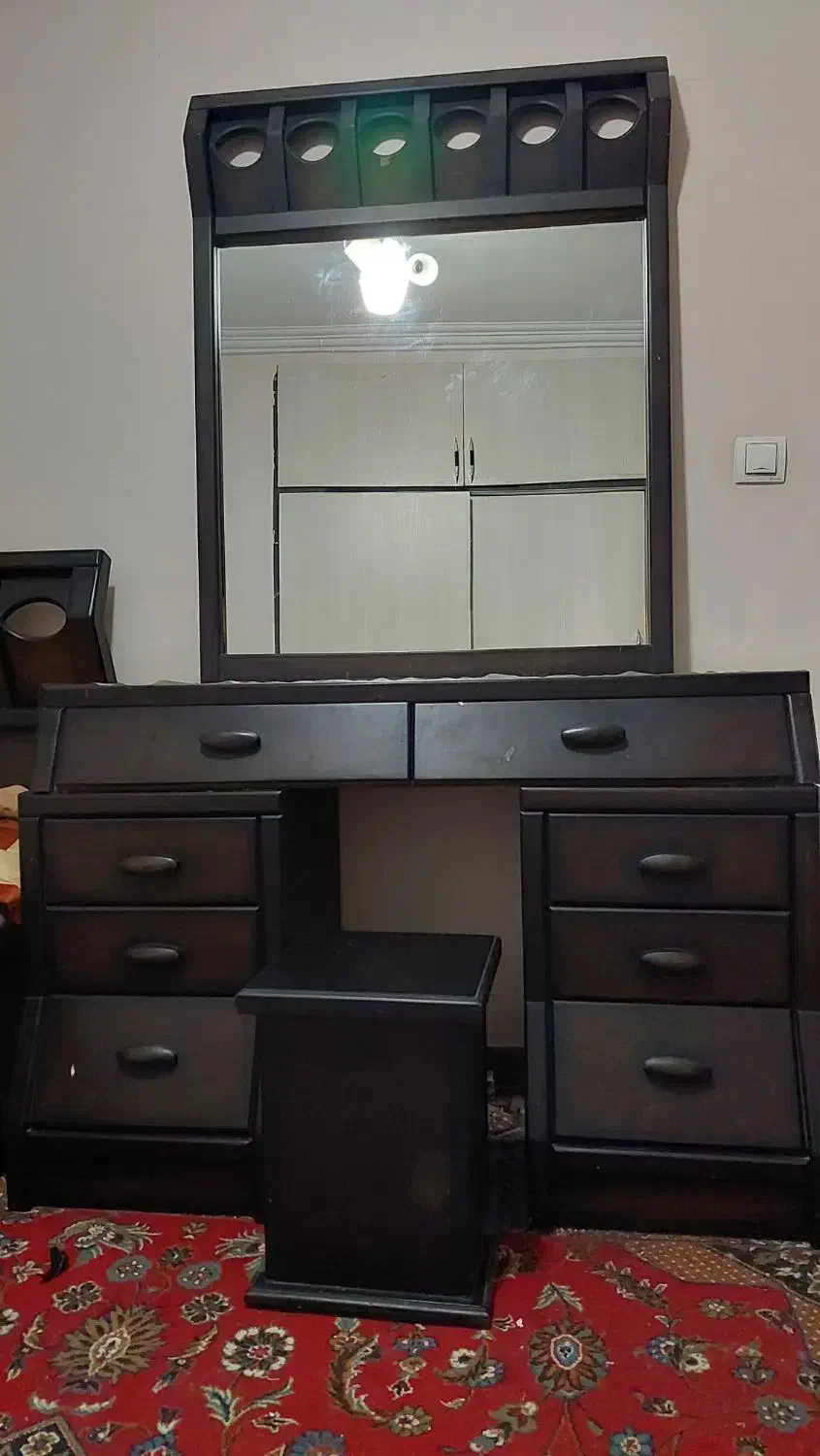 تخت وکمد ودراور همگی جنس چوب|تخت و سرویس خواب|شیراز, درکی|دیوار