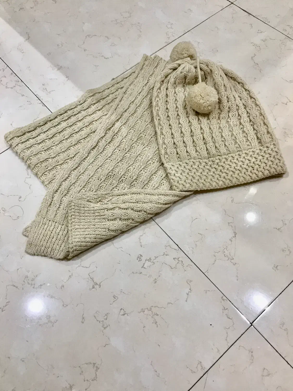 شال و کلاه ( ۸ تا ۸۰ سال)|لباس|اصفهان, کوی ولی عصر|دیوار