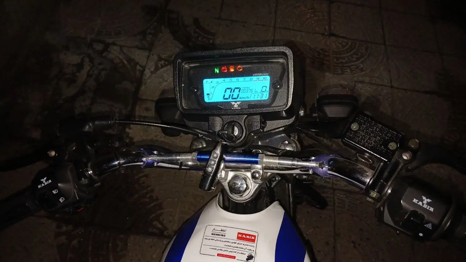 موتور کبیر ۲۰۰ عروسک|موتورسیکلت|صحنه, |دیوار